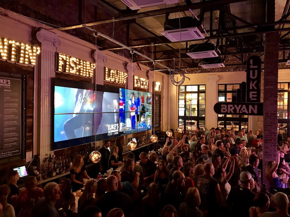 GALLERY LUKE'S 32 BRIDGE Food + Drink